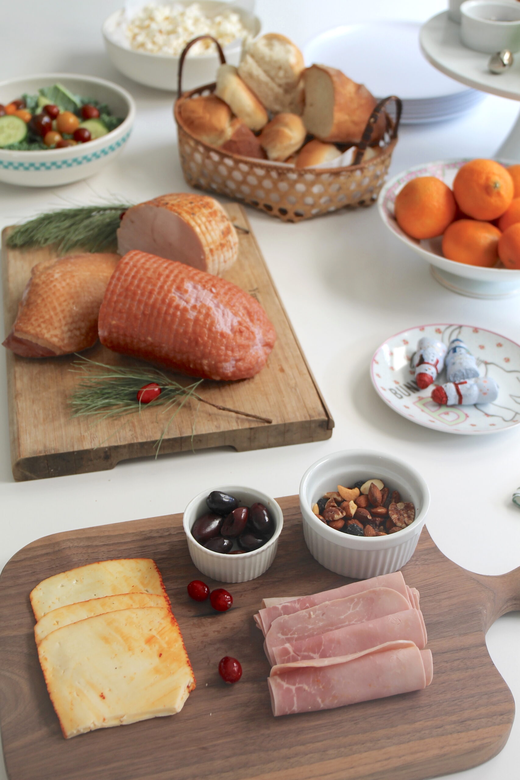 Serve a Holiday Feast without Having to Cook – We Love That!