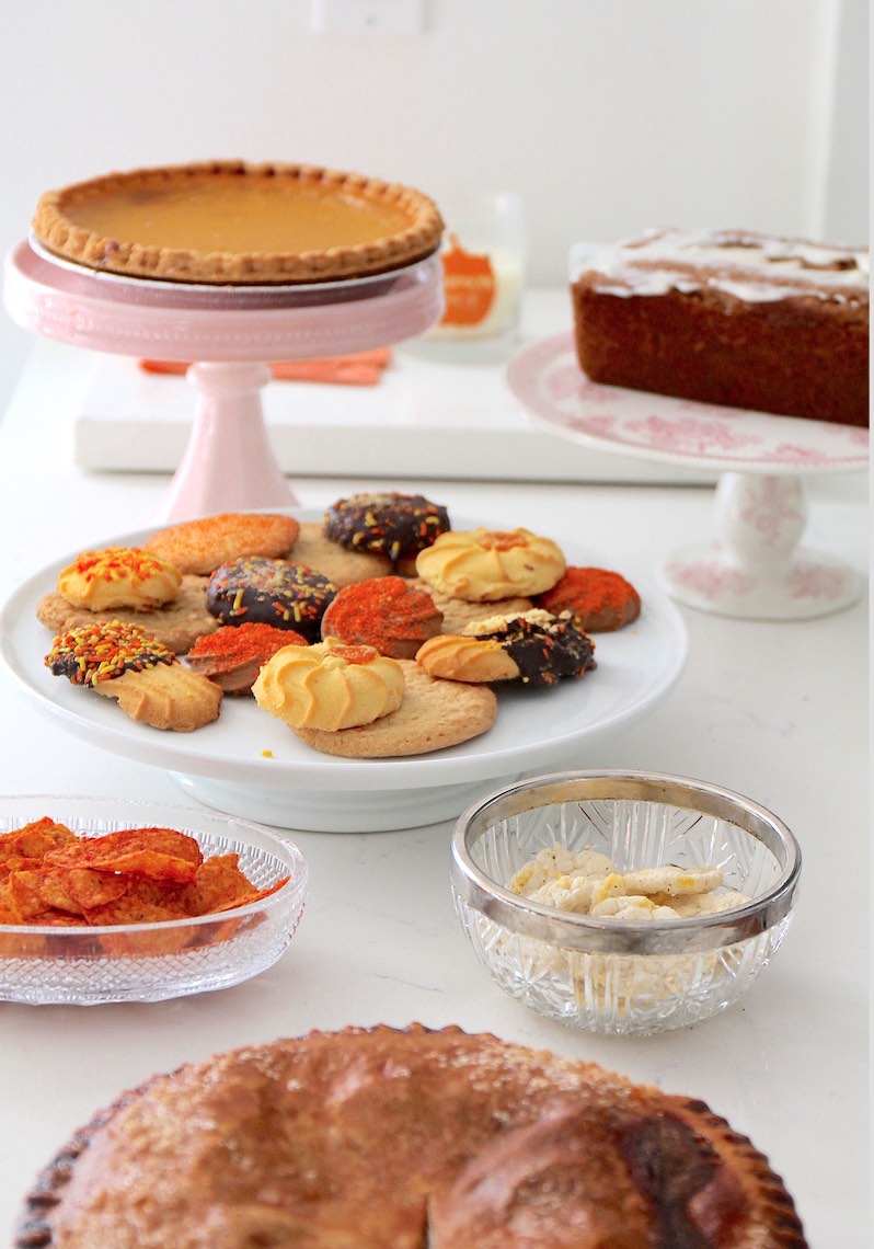 Style a Thanksgiving Table that’s So Gorgeous and Simple, You’ll Hardly Notice the Turkey