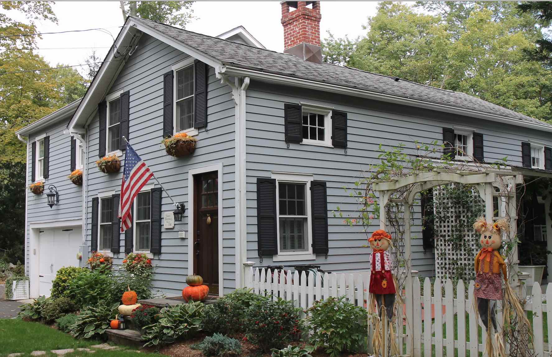 Get Out the Wheelbarrows and Start Stacking Pumpkins: It’s Fall Porch Season!