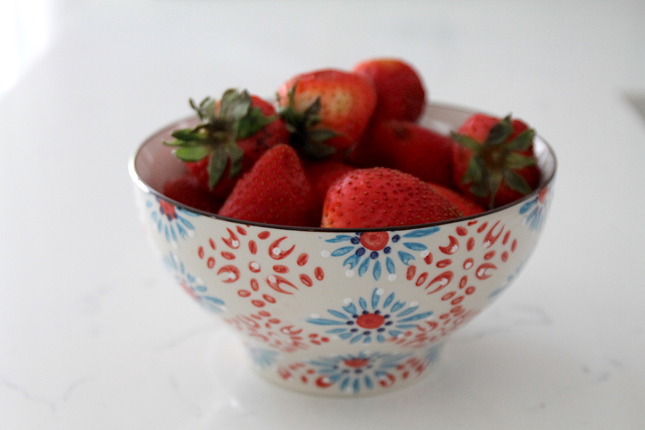 Organic Vs. Hydroponic Strawberries— Which Should You Choose?